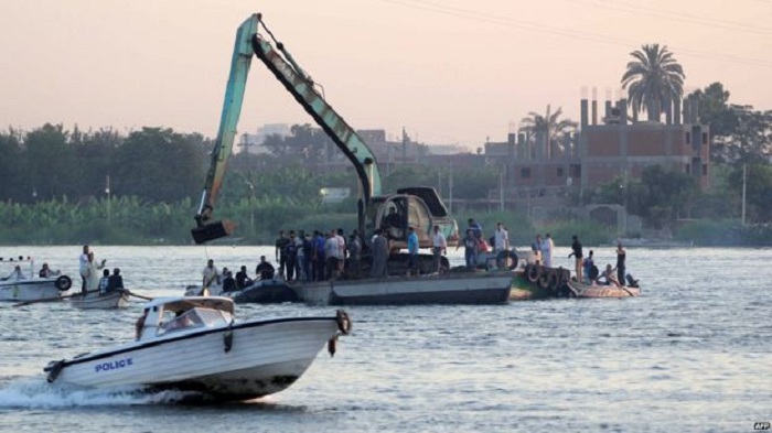 Migrant boat carrying 600 capsizes off Egypt coast killing at least 29 